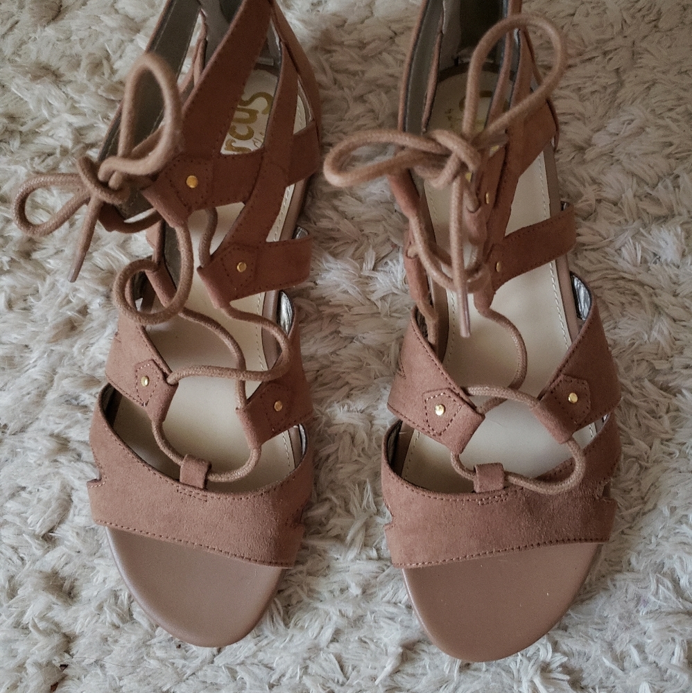 CIRCUS BY SAM EDELMAN Tan Sandals Sz 7 Flats